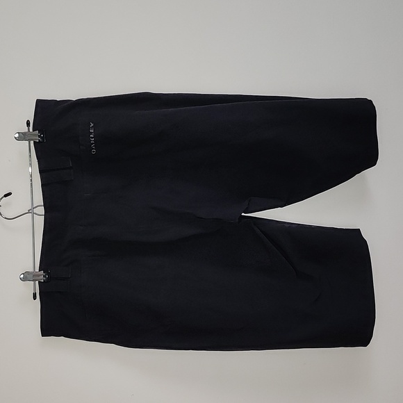 Oakley gray flat front chino shorts Mens 36 waist, pockets, zip button closure. - Picture 6 of 8